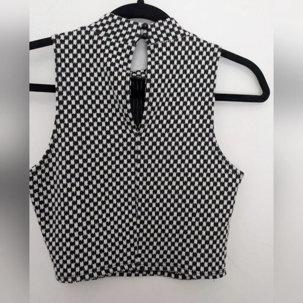 Checkered Crop Top - Picture 2 of 2